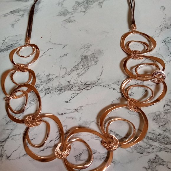 Vtg Charming Charlie 36" Rose Gold Spiraling Circles Statement Fashion Necklace - Picture 3 of 8